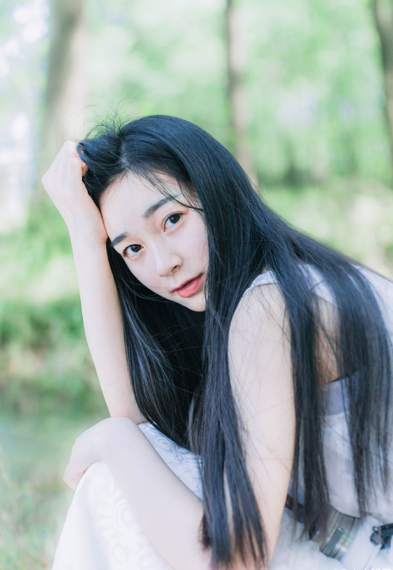 我绝不过分对人热络，这使我掌握分寸。